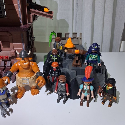 Playmobil 9340 like new, with missing parts and extras