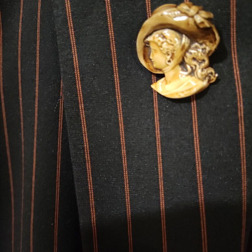 Gold-plated pin painted with cold enamel like new