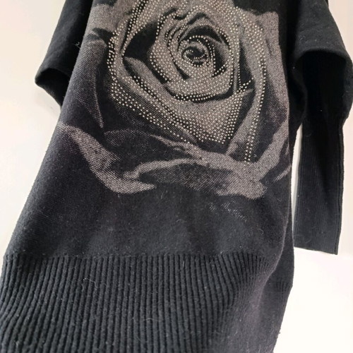 Long-sleeve black batwing blouse like new, pure cotton cashmere