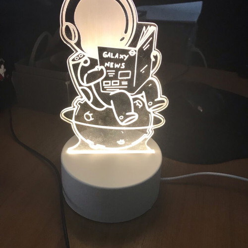 Illuminated table gadget like new with astronaut and USB