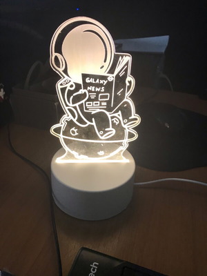 Illuminated table gadget like new with astronaut and USB