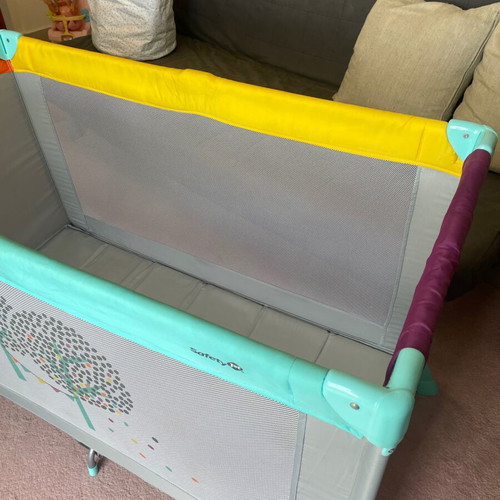 Safety 1st playpen like new, travel baby bed