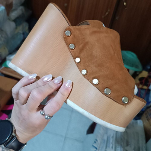 Brown suede platform sandals like new with metal studs
