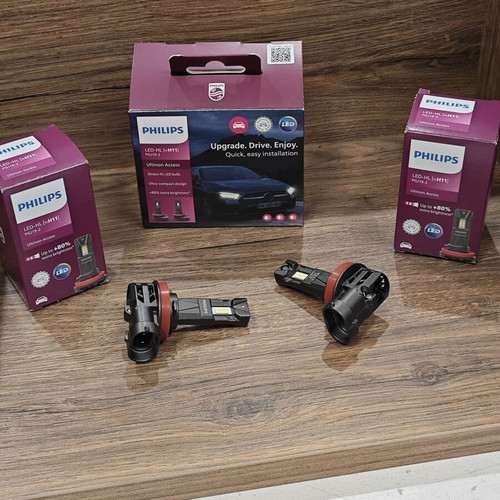 Philips Ultinon Access H11 LED 6000K 12V 20W set of 2 like new