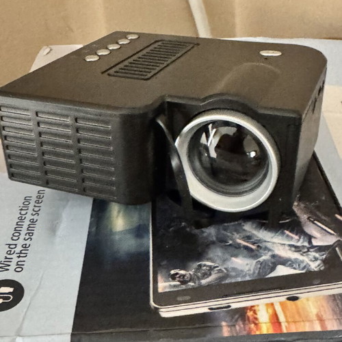 Mini LED Projector UC28C with Box and Accessories new
