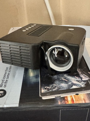 Mini LED Projector UC28C με κουτί και παρελκόμενα καινούργιο