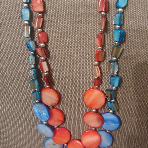 Short red necklace with shells like new