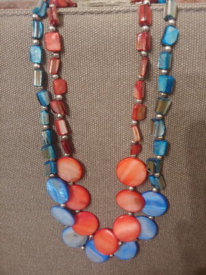 Short red necklace with shells like new