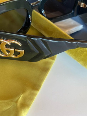 Gucci sunglasses like new, authentic black