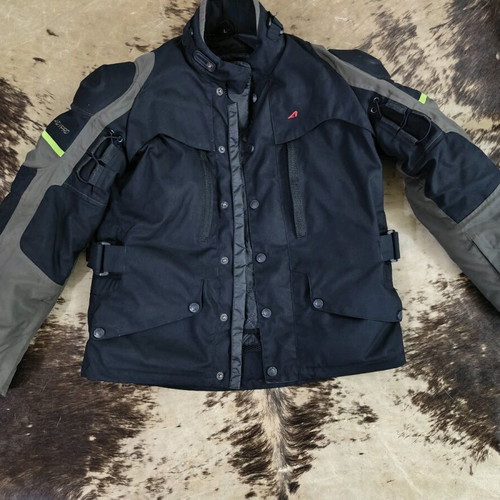 AGV Pro Explorer motorcycle jacket large, like new, Condura with back protection