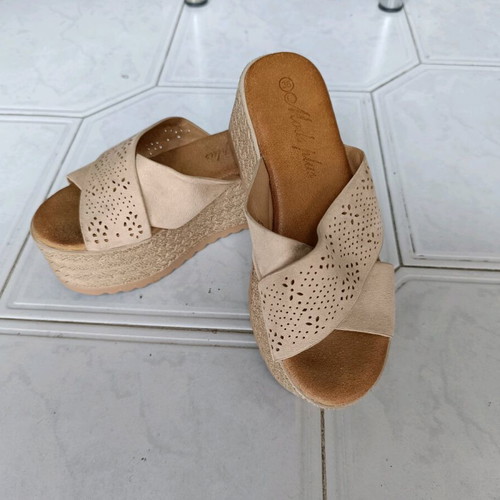 Slippers used, size 36, beige