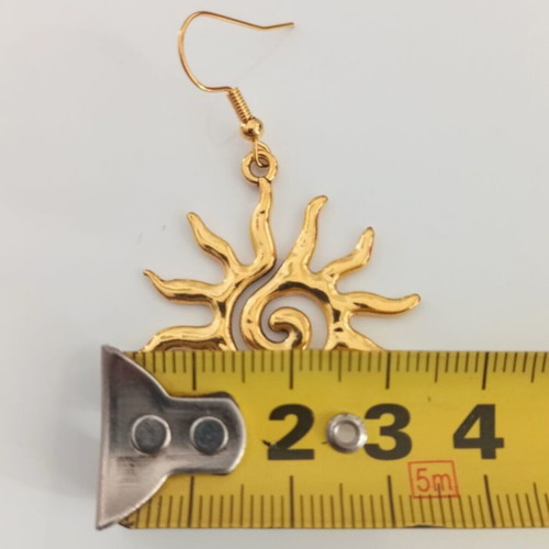 Sun-shaped dangle earrings gold color, new