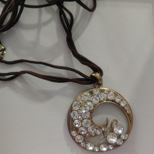 Long necklace with velvet strap and sparkling rhinestones
