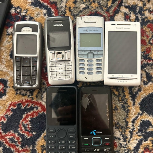 Set of phones for parts used, without batteries