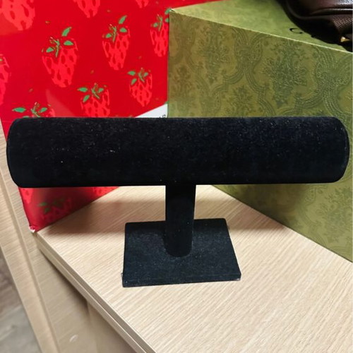 Velvet jewelry stand like new, black
