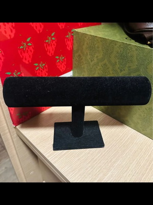 Velvet jewelry stand like new, black