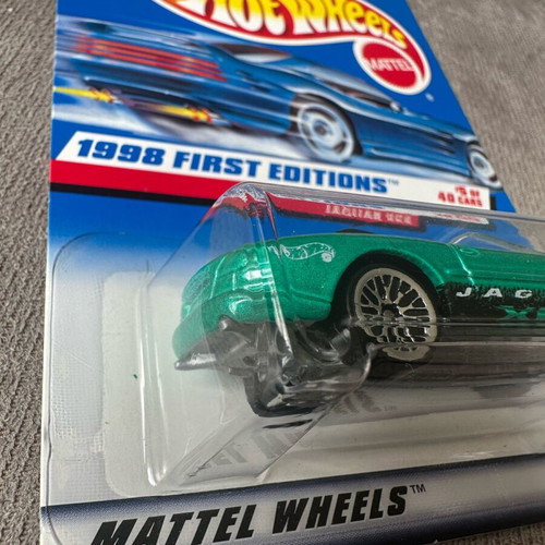 Hot Wheels Jaguar XK8 1998 First Edition new