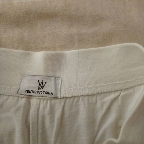 Venus Victoria shorts white, new, size medium