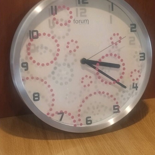 Analog wall clock like new, 30cm round