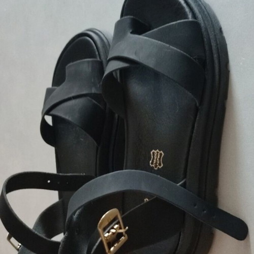Bozikis leather sandals like new, size 39, black