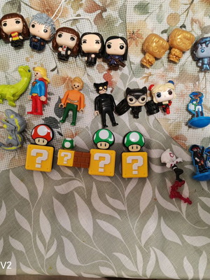 Kinder figures set