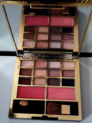 Estée Lauder eyeshadow and blush palette like new with mirror and brushes