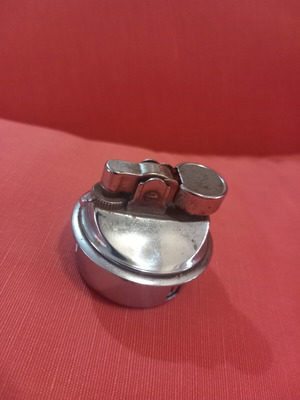 Vintage lighter used, partial function