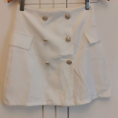 Mini skirt white with buttons like new, size M