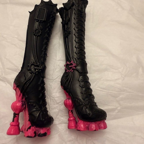 Monster High Dracubecca Freaky Fusion boots used 2014