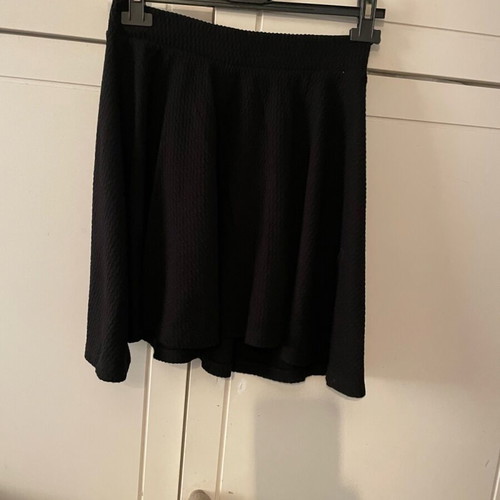 Bershka black skirt no.S/M like new with elasticity