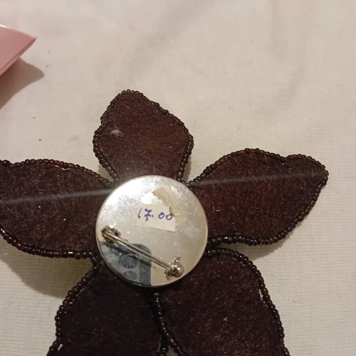 Flower pin new, brown