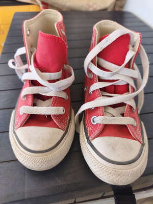 All Star Converse Kids Sneakers Size 27 Red Like New