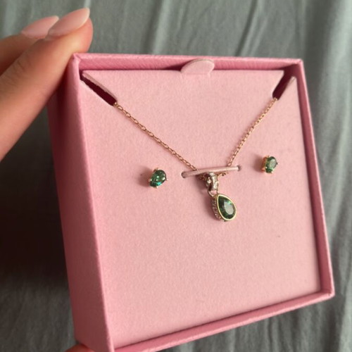 Swarovski necklace and earrings set green and gold, like new