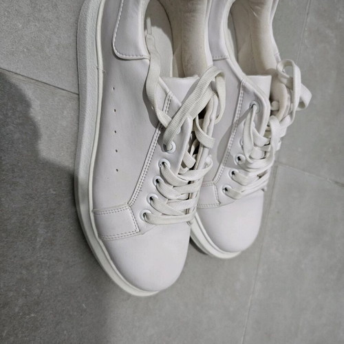 White sneakers like new, size 39