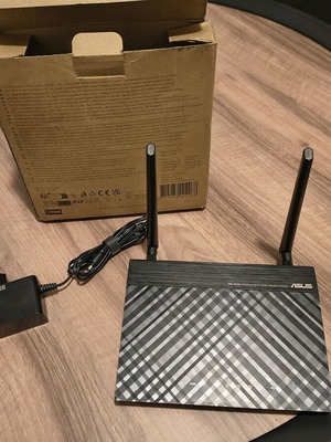 Asus DSL-N14U Wireless ADSL2+ Modem Router like new with 4 Ethernet ports