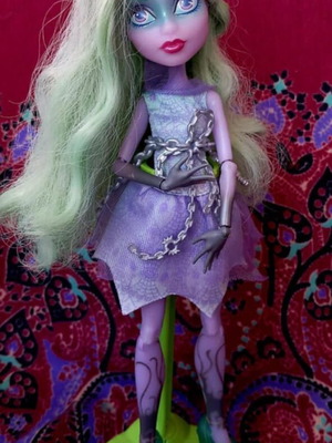 Monster High Twyla Doll "Haunted: Getting Ghostly" like new with accessories