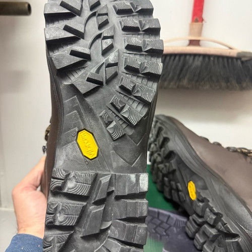 Asolo leather boots with Vibram sole like new, size 44