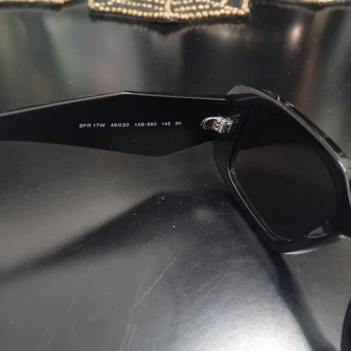 Prada sunglasses like new, black