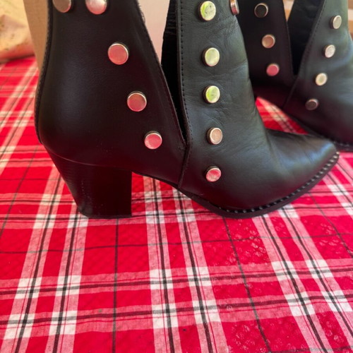 Bacali Collection leather ankle boots like new with studs and side openings