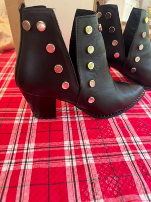 Bacali Collection leather ankle boots like new with studs and side openings
