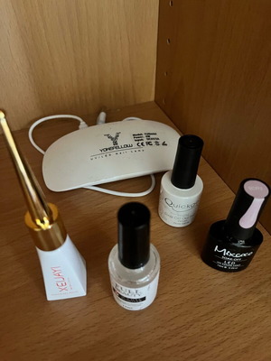 Uv lamp and semi-permanent nail polishes new