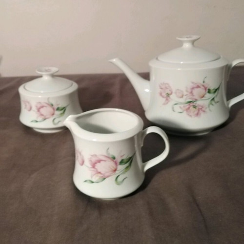 Alfoldi porcelain tea set from Hungary, romantic design