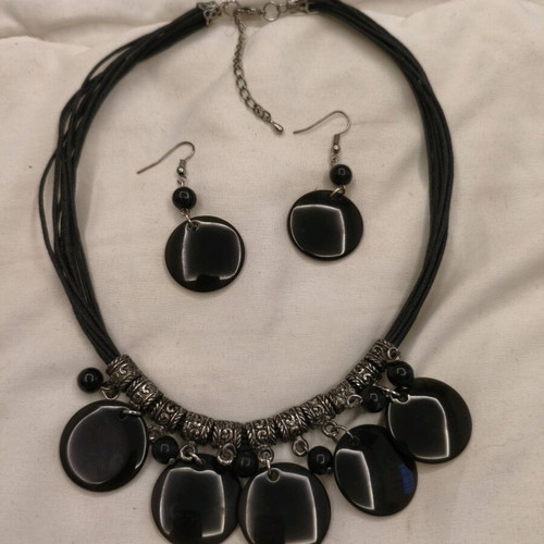 Necklace and earrings set like new, black and silver