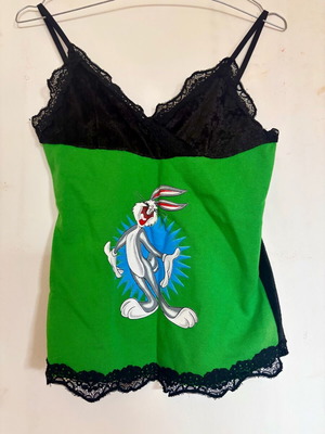 Y2K top Bugs Bunny με βελούδο και δαντέλα, Baby Vibes σαν καινούργιο, πράσινο