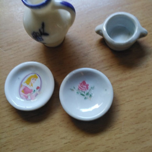 Vintage porcelain miniature set like new, suitable for dollhouse