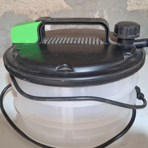 Steam knife and wax cappings steamer used