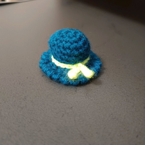 Handmade knitted hat keychain new