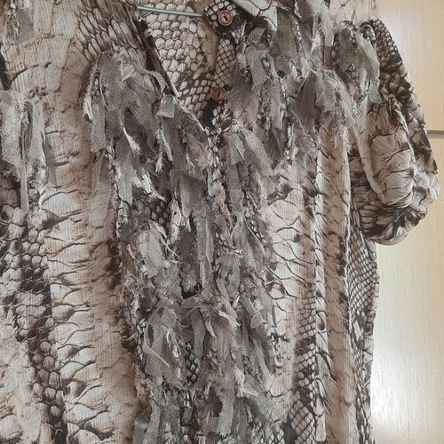 Rinascimento women's shirt animal print like new, multicolor