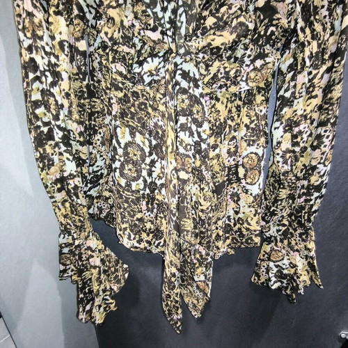 Boho Floral Top like new, beige multicolor with flared sleeves