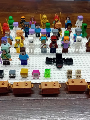 Lego Minecraft and Ninjago figures set like new, 33 pieces with chests and themed heads